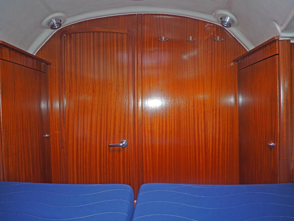 Cabin en avant, H&eacute;bergements